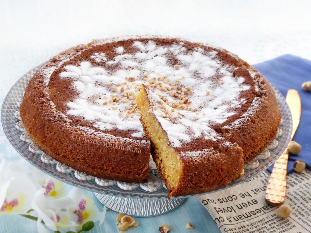Tarta de avellanas sin harina y sin gluten elaborada con poquísimos ingredientes, similar a la tarta caprese, tierna y jugosa en el interior, recetas dulces i pasticcini di Nina