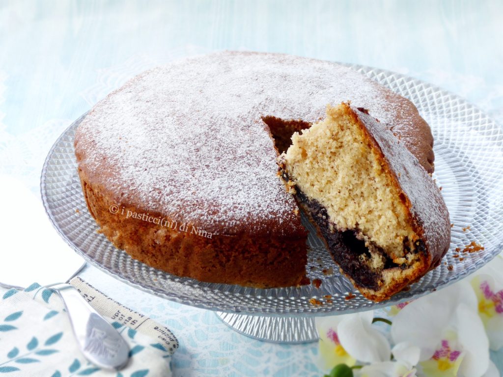 Tarta esponjosa con pudín i pasticcini di Nina