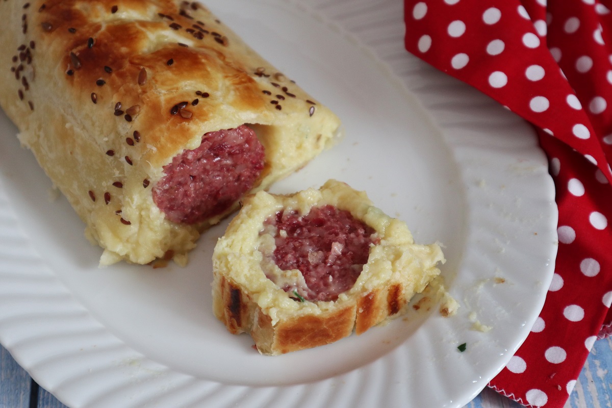 Cotechino en hojaldre con crema de patata