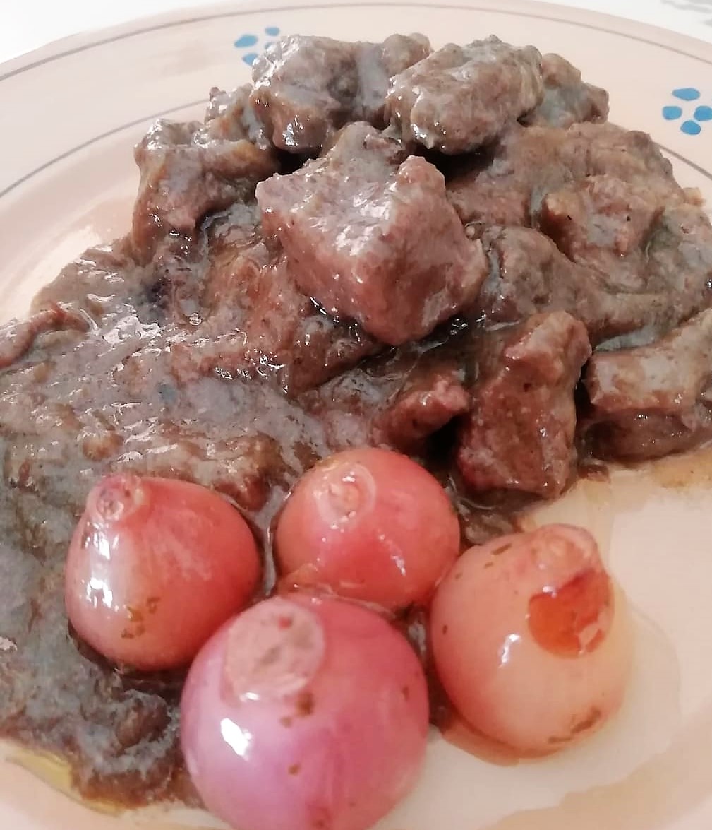 Bocaditos de carne con crema de cebolla