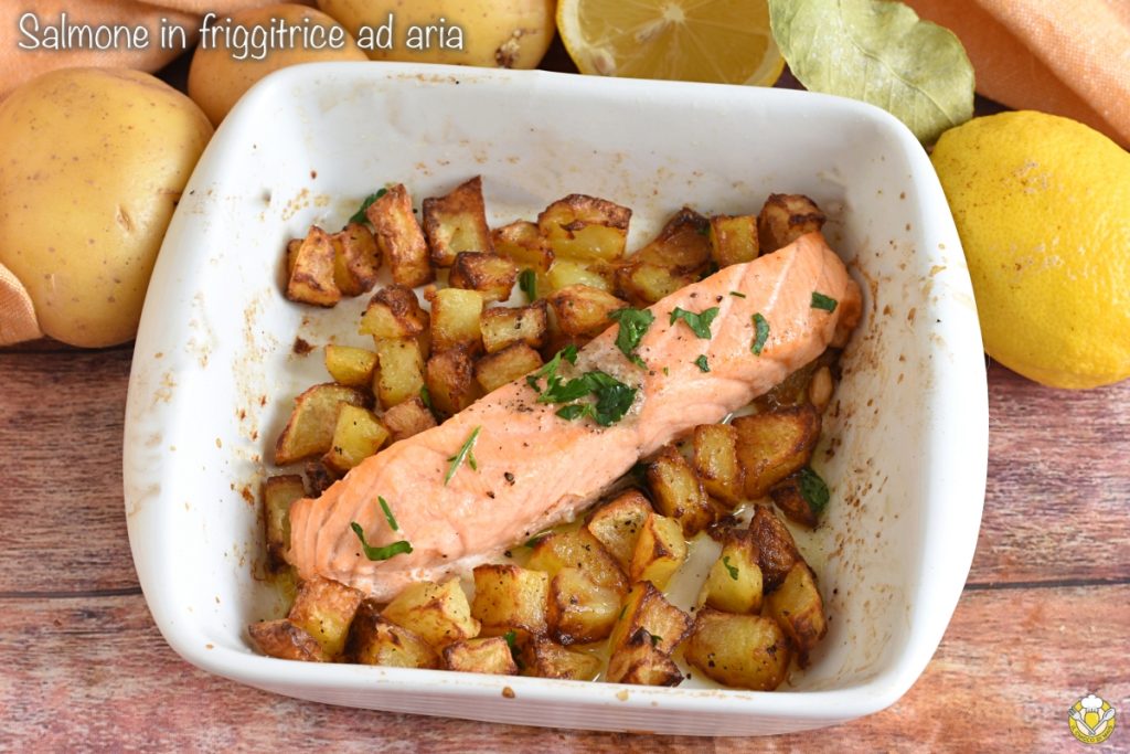 filete de salmón en freidora de aire con patatas modo y tiempos de cocción para pescado tierno y patatas crujientes