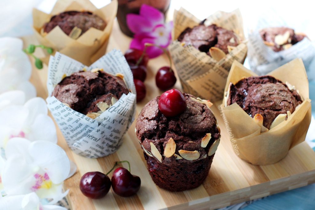 Muffin de cacao con corazón de mermelada de cerezas receta i pasticcini di Nina