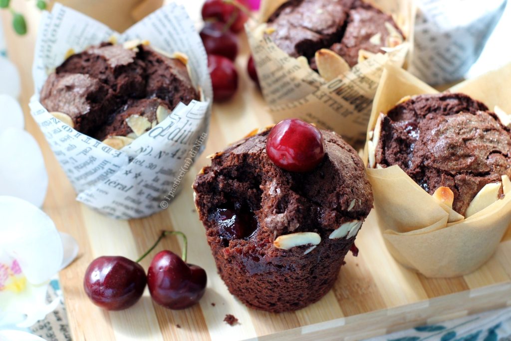 Muffin de cacao con corazón de mermelada de cerezas receta i pasticcini di Nina