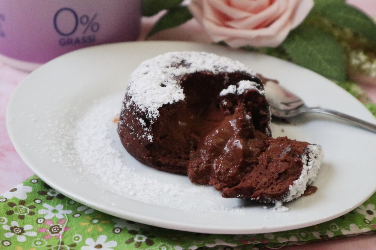 Pastelito ligero con corazón cremoso