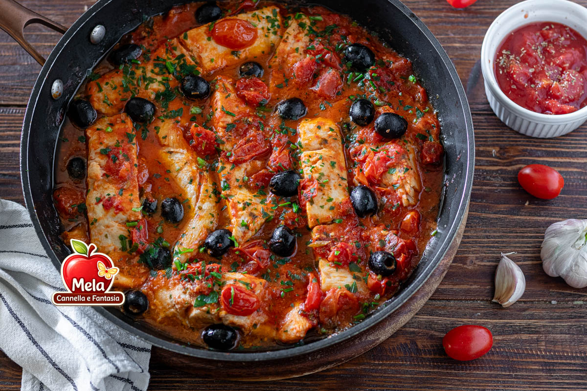 Filetes de perca a la mediterránea cocinados en sartén