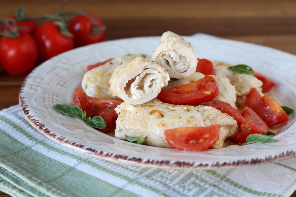rollitos de pollo con tomatitos