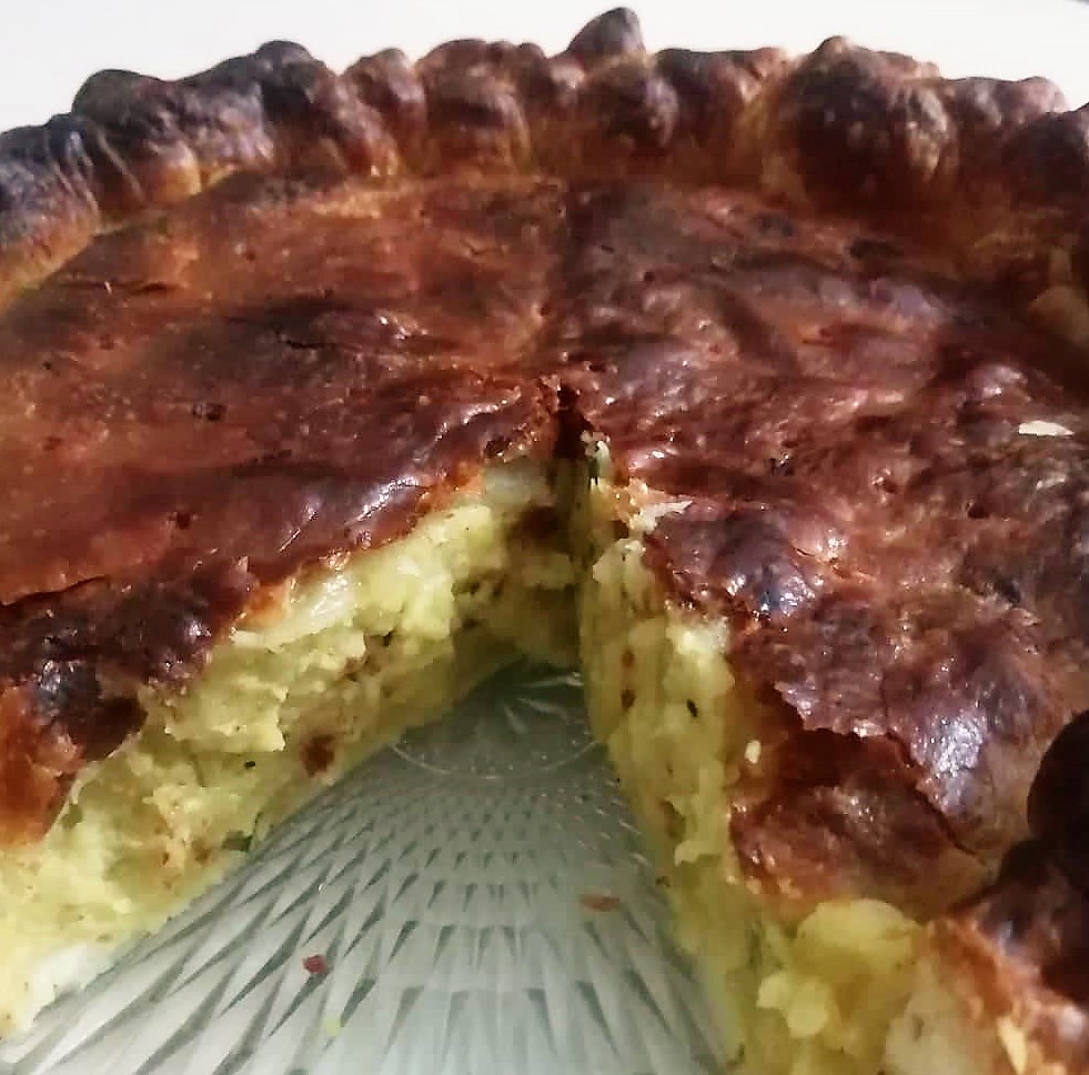 TARTA RÚSTICA con crema de patatas y garbanzos
