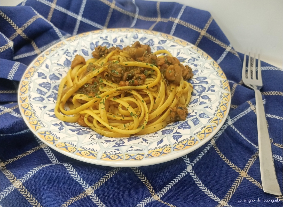 Linguine doradas mar y cúrcuma