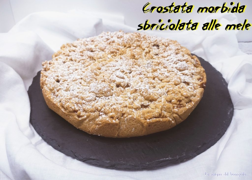 Tarta blanda desmenuzada de manzana