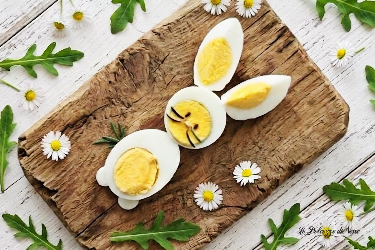 CONEJITO DE PASCUA HECHO CON HUEVOS DUROS