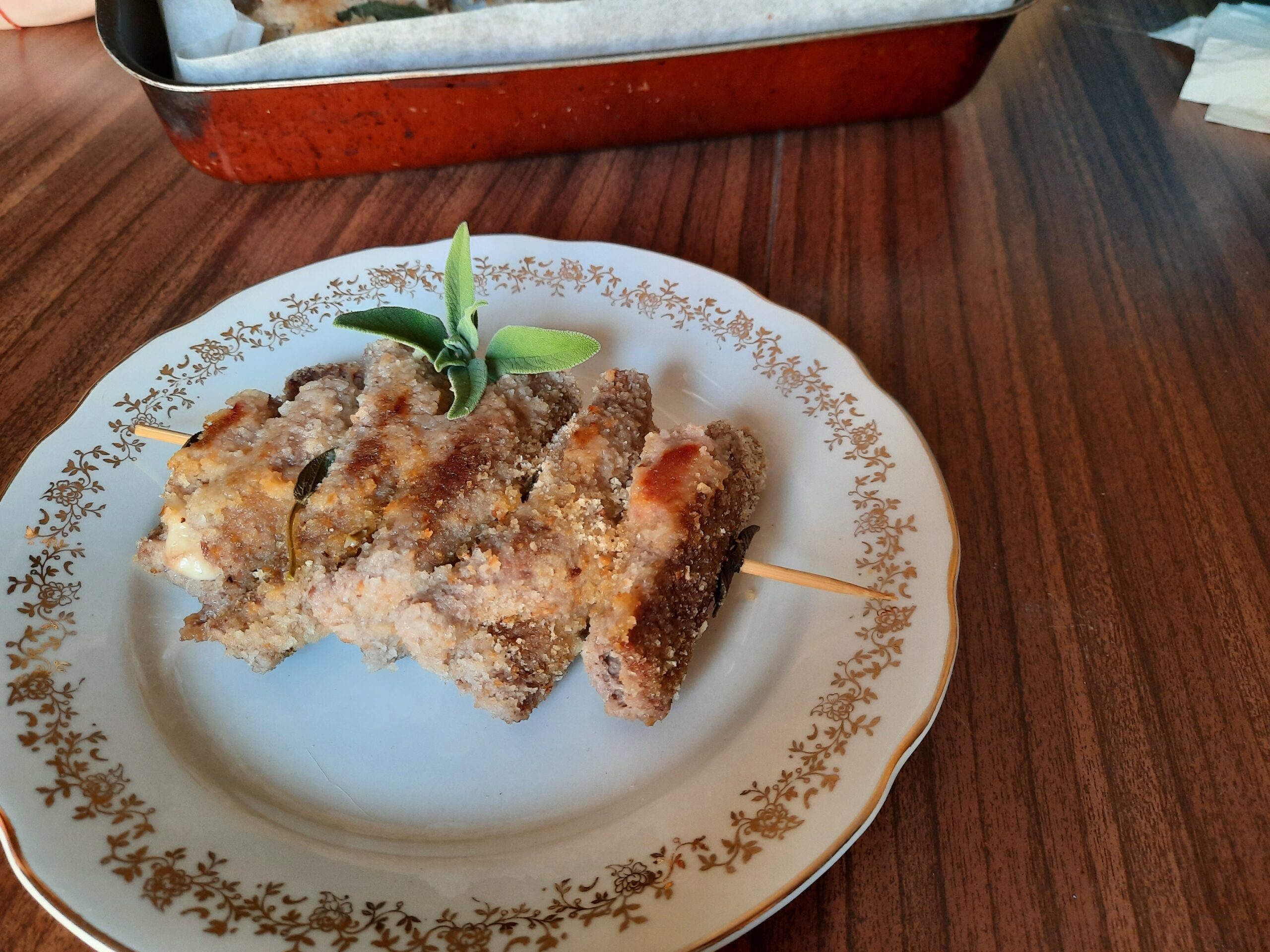 Rollitos de carne con aroma a salvia