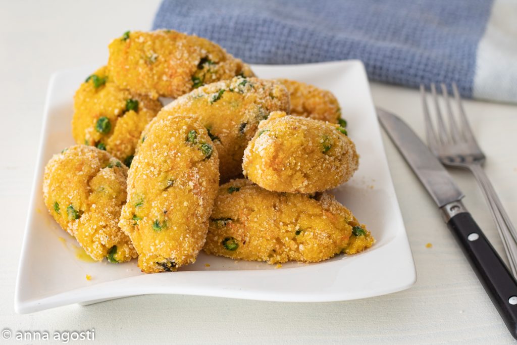 Croquetas de cuscús con guisantes