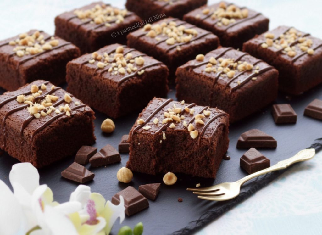 cuadraditos de tarta de chocolate con leche receta fácil i pasticcini di Nina