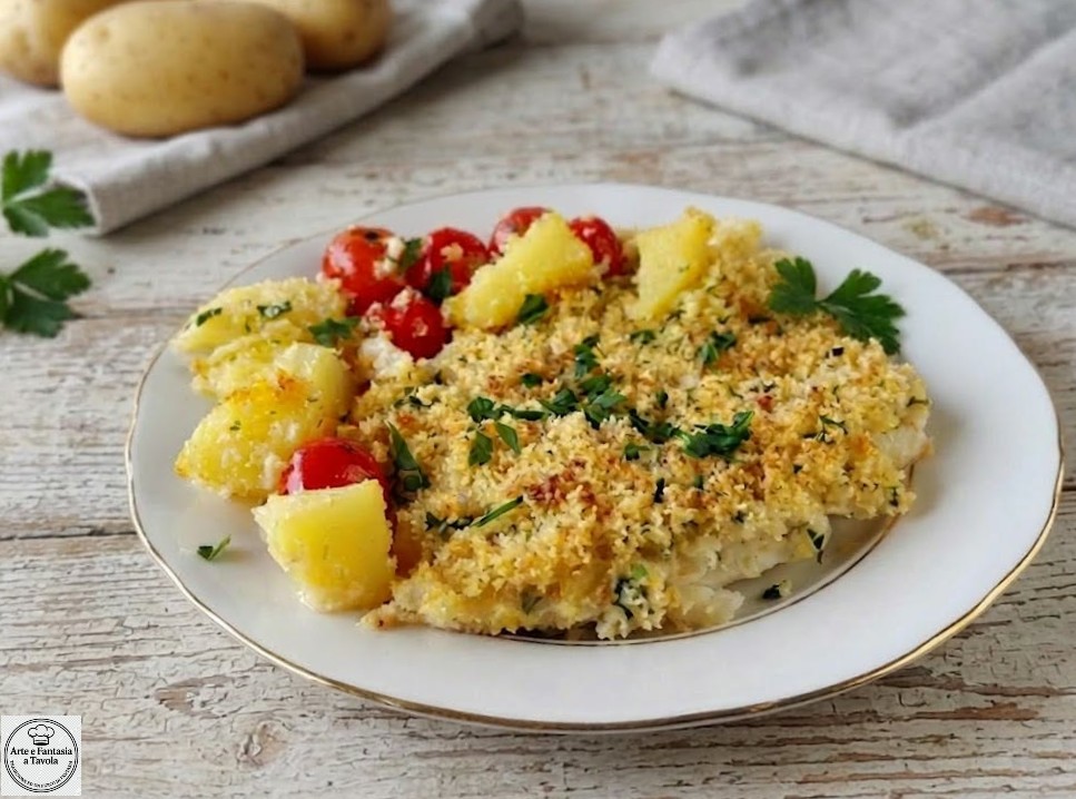 Filetes de bacalao con patatas y tomatitos: la receta al horno fácil