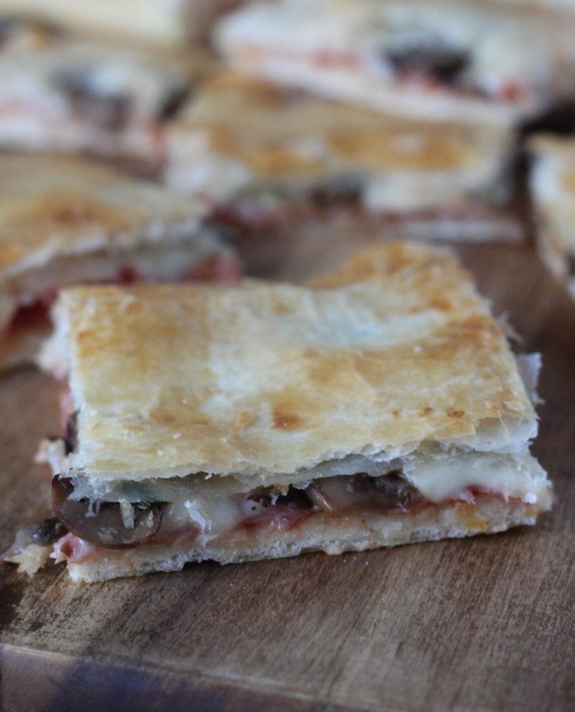 parigina lista con base de pizza preparada