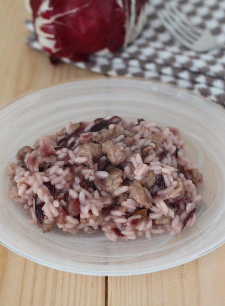 risotto con radicchio y salchicha al vino blanco