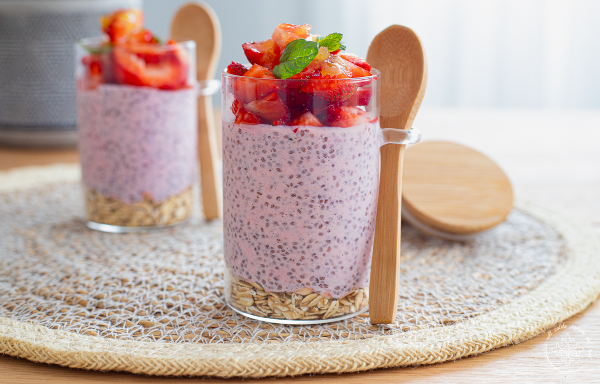 Kéfir con semillas de chía y fresas