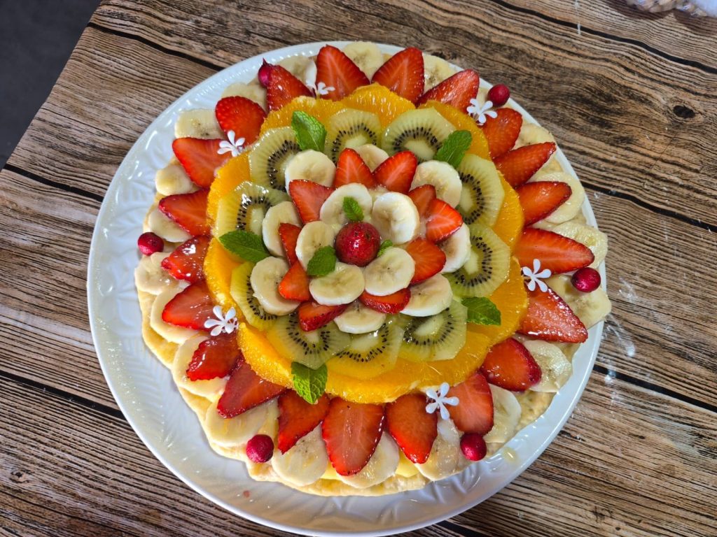 Tarta de hojaldre fácil con fruta: el postre que se prepara en 20 minutos