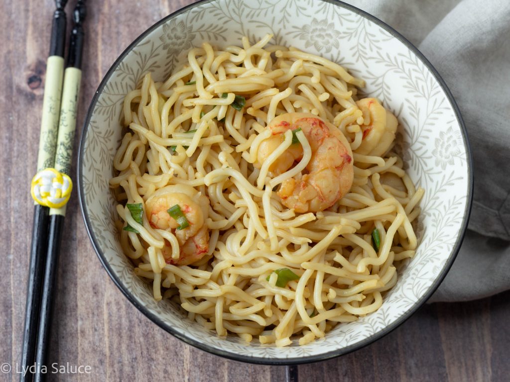 Noodles gambas y cebolleta