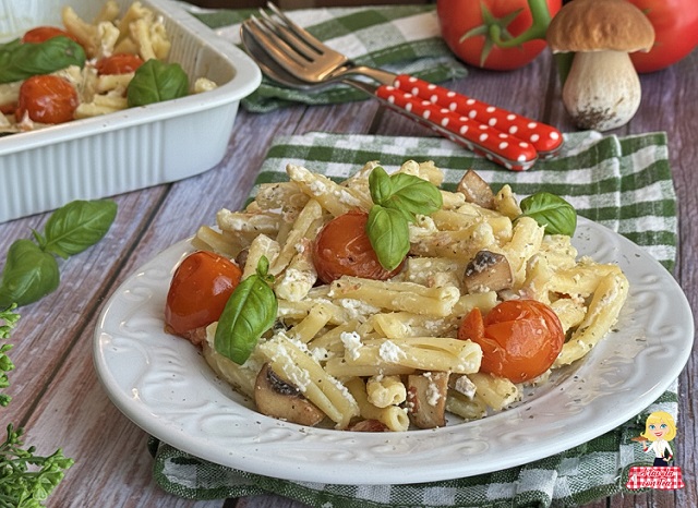 PASTA CON SETAS, FETA Y TOMATES CHERRY