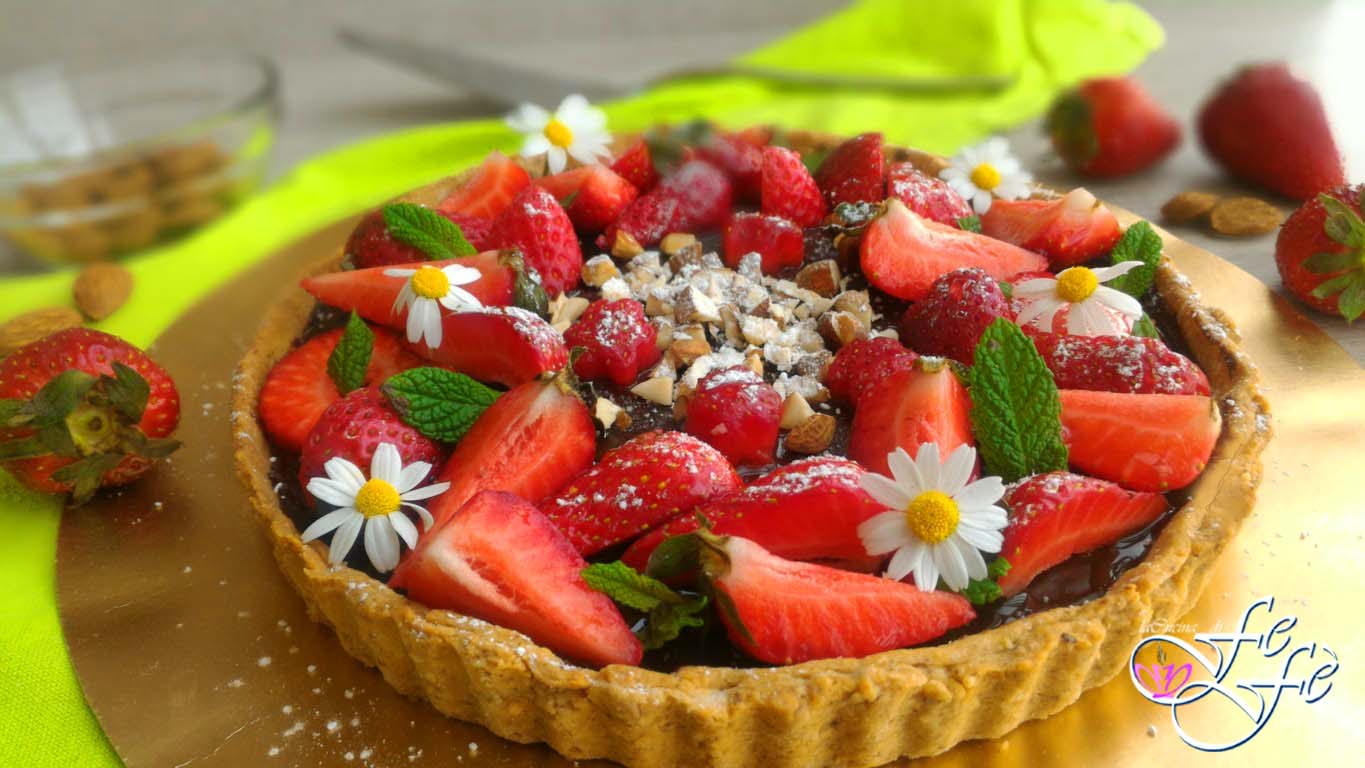 TARTA DE ALMENDRAS SICILIANAS CON GANACHE DE CHOCOLATE NEGRO Y FRESAS