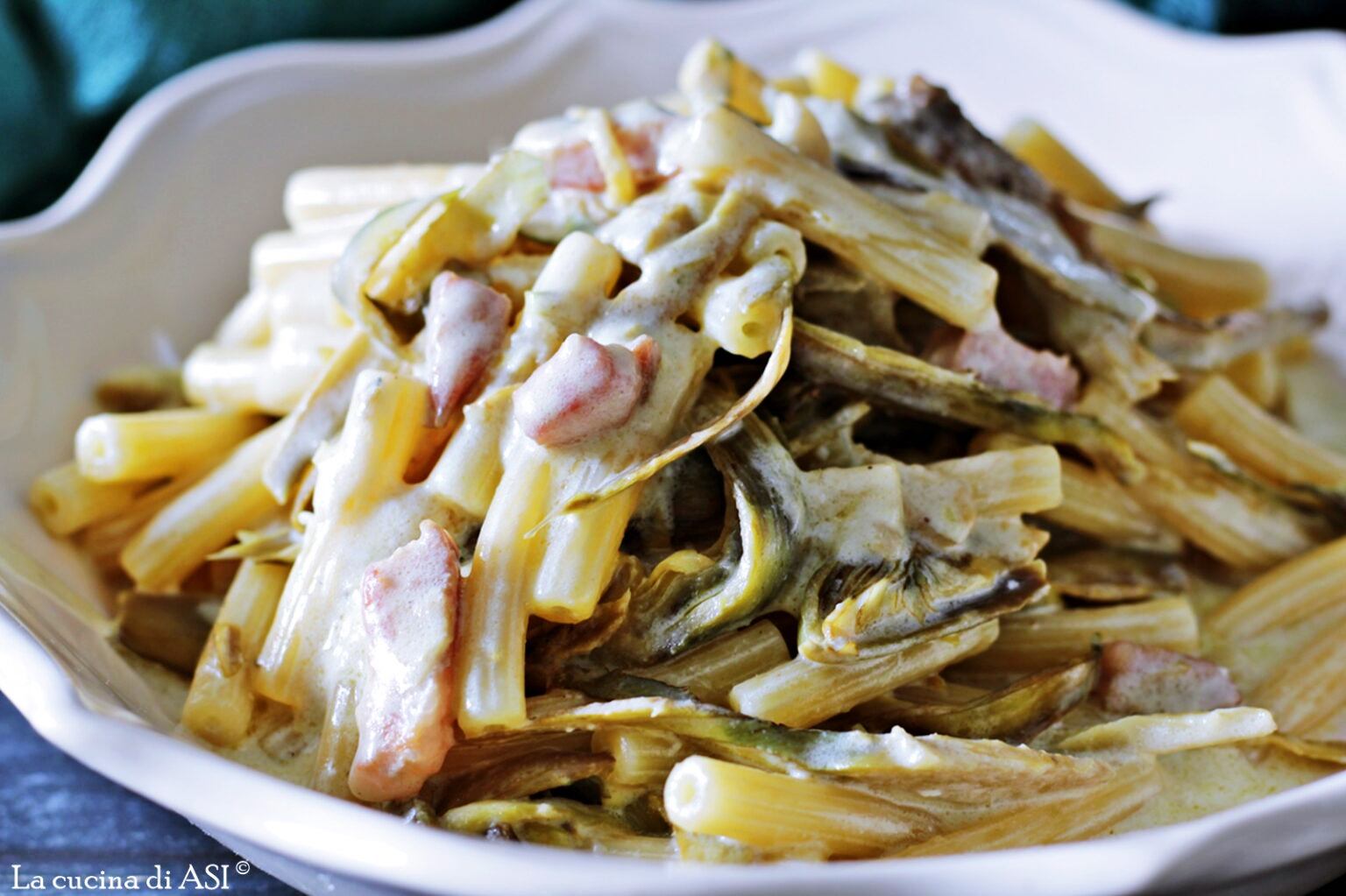 Sedanini con panceta, alcachofas y gorgonzola