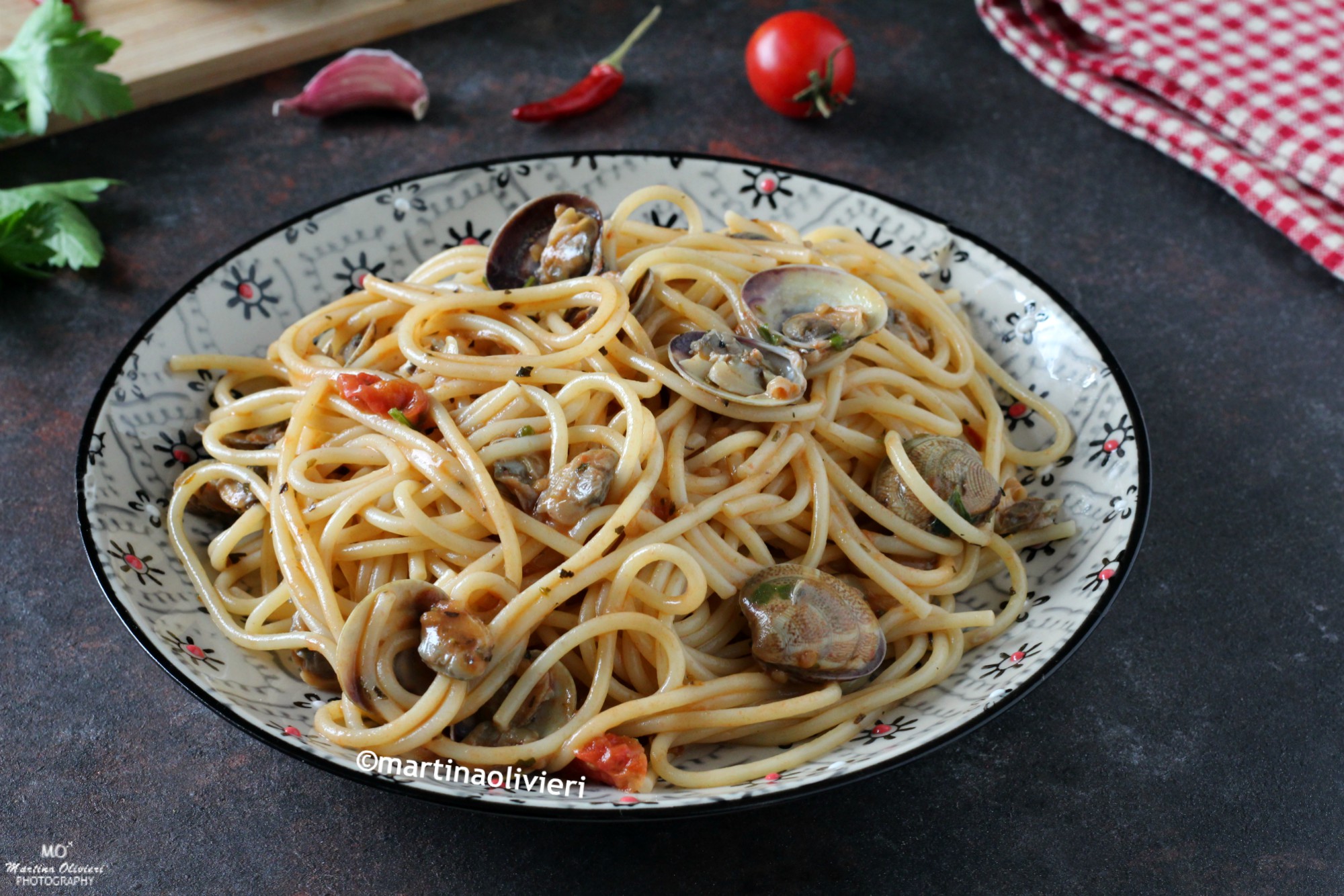 Pasta con almejas y tomatitos
