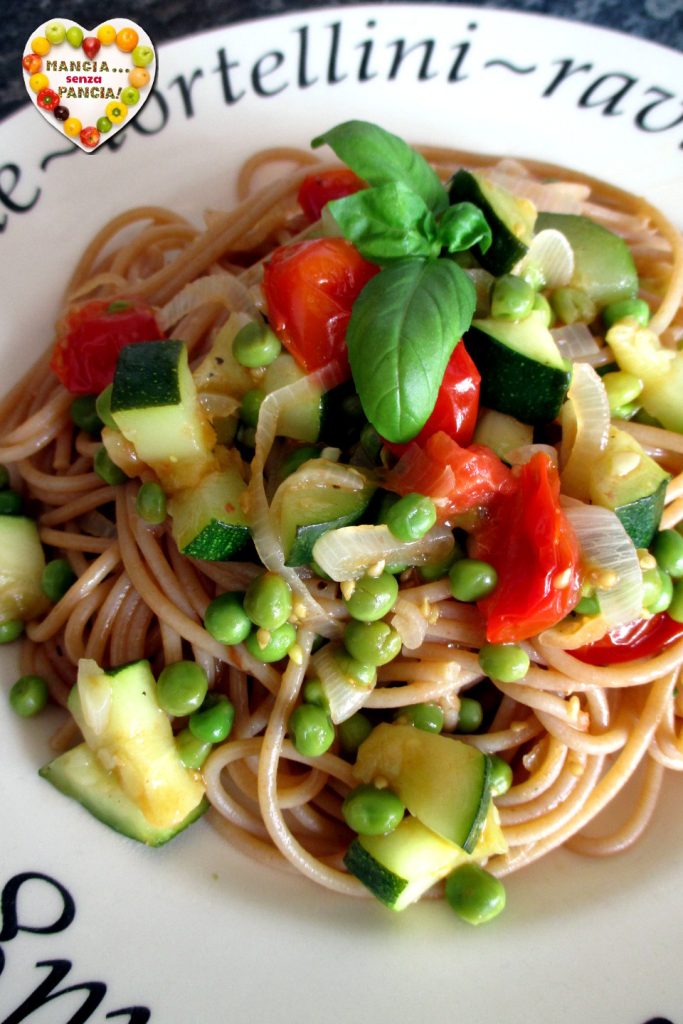Pasta con guisantes, calabacines y tomatitos, Mangia senza Pancia