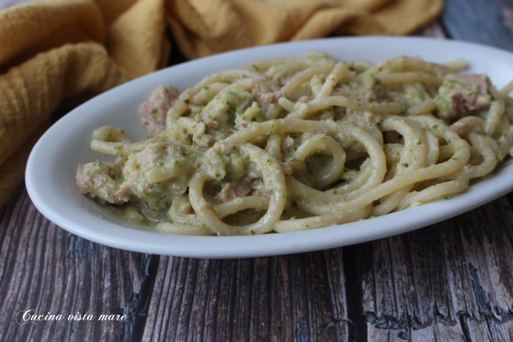 Pasta con crema de calabacín y atún Cocina vista mar