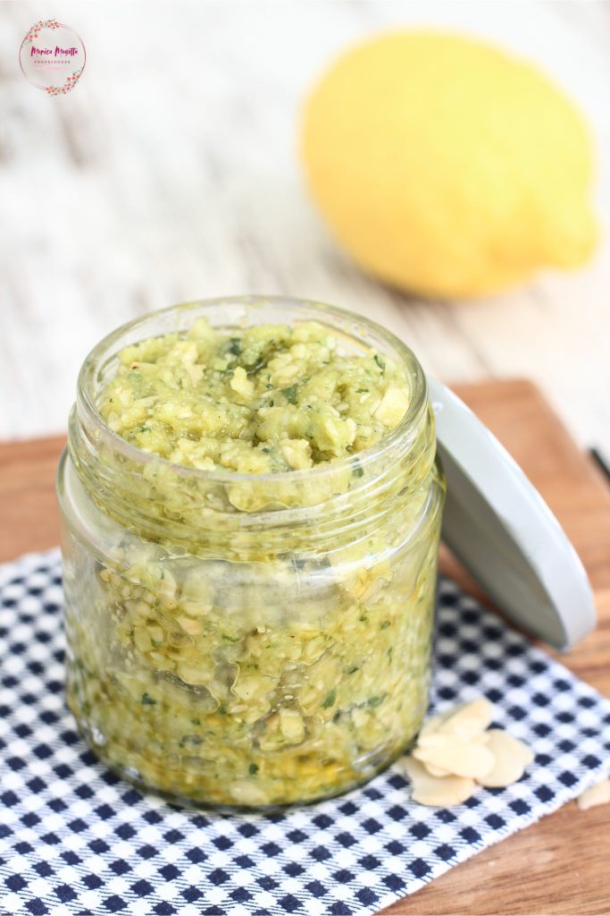Pesto de almendras receta cremosa y rápida