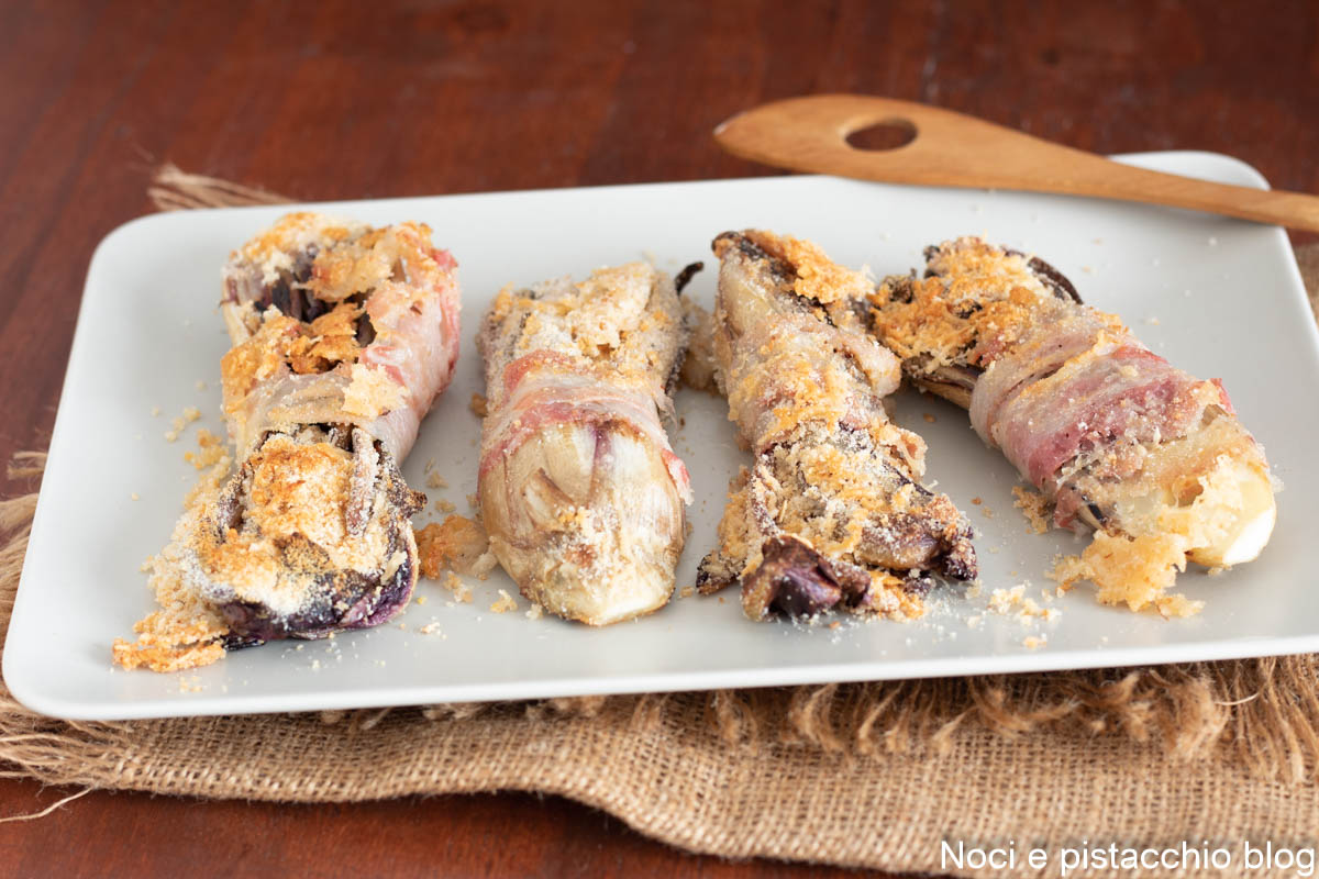 Rollitos gratinados de radicchio y panceta