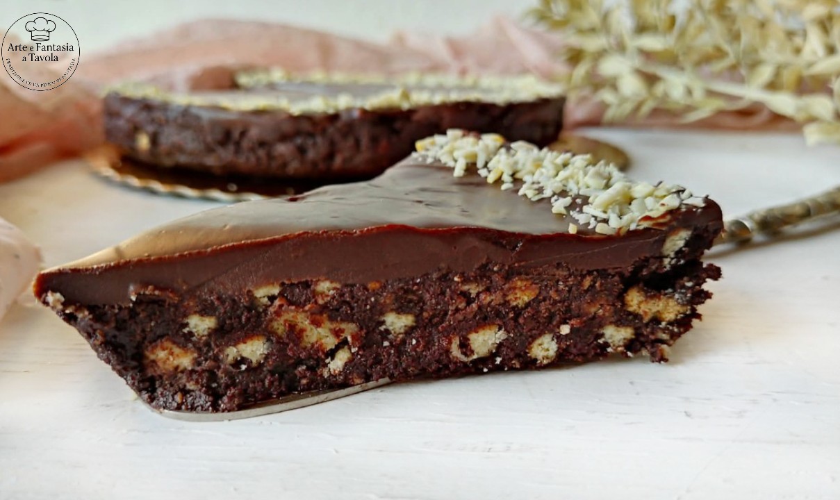 Tarta fría de chocolate y galletas: Receta rápida sin horno, sin huevos lista en pocos minutos
