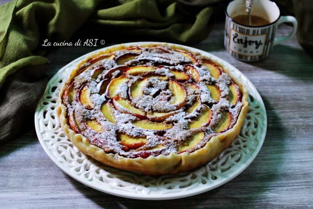 Tarta frangipane de melocotones veraniega y deliciosa