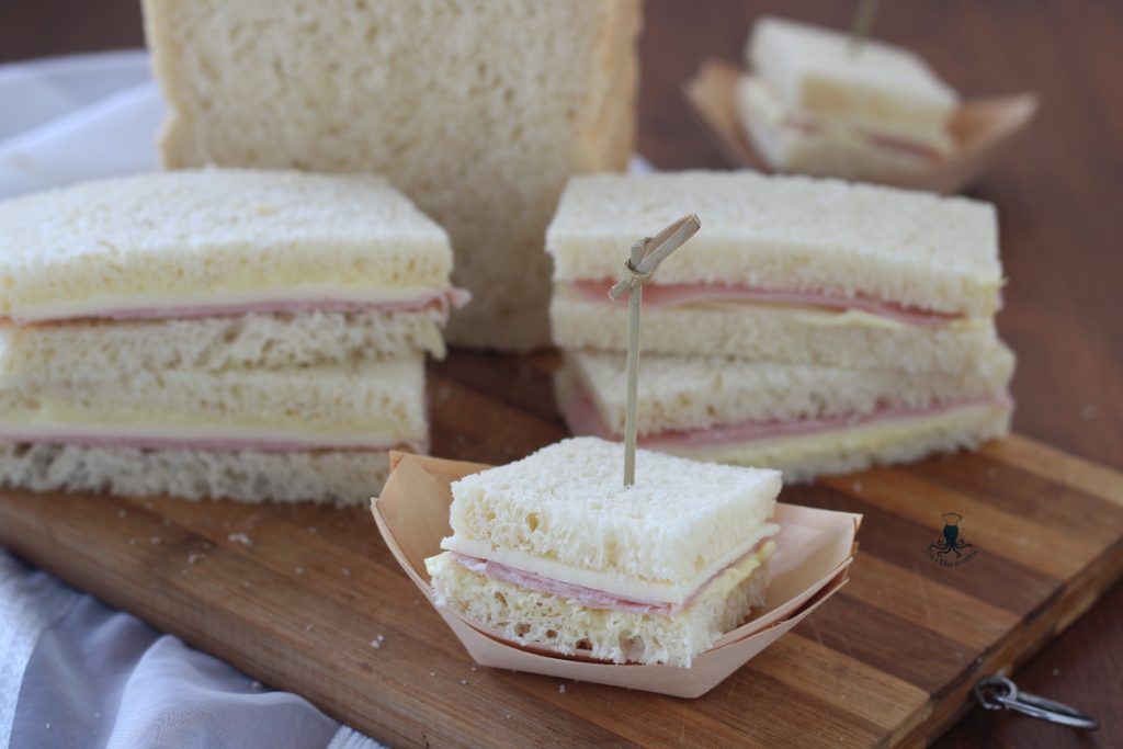 Tramezzini prosciutto e formaggio1