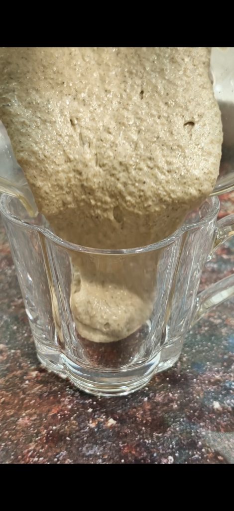 Vertemos en los vasos para la noche