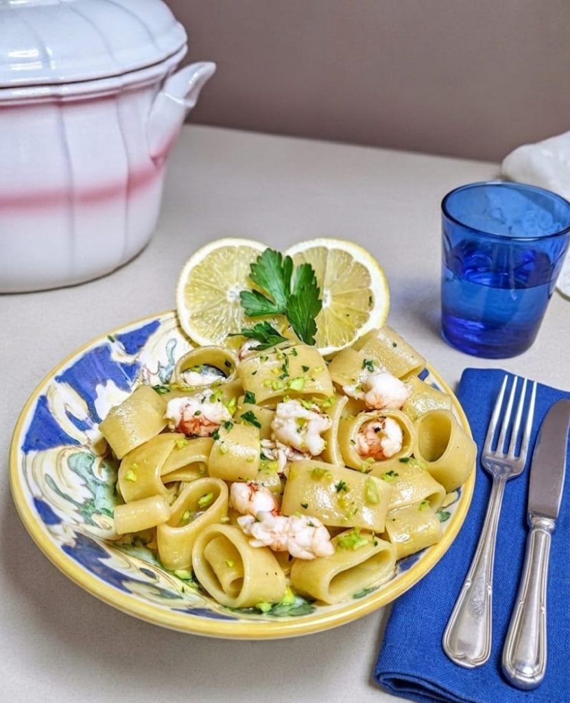 Calamarata con gambones y aroma a limón