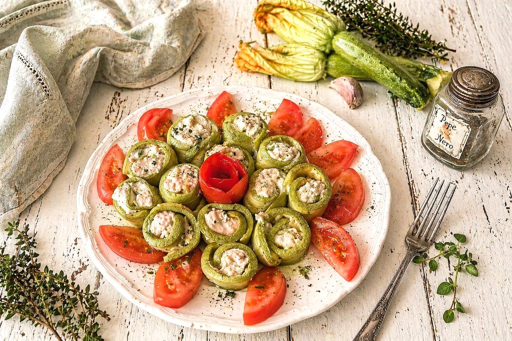 Rollitos de calabacín con mousse de atún