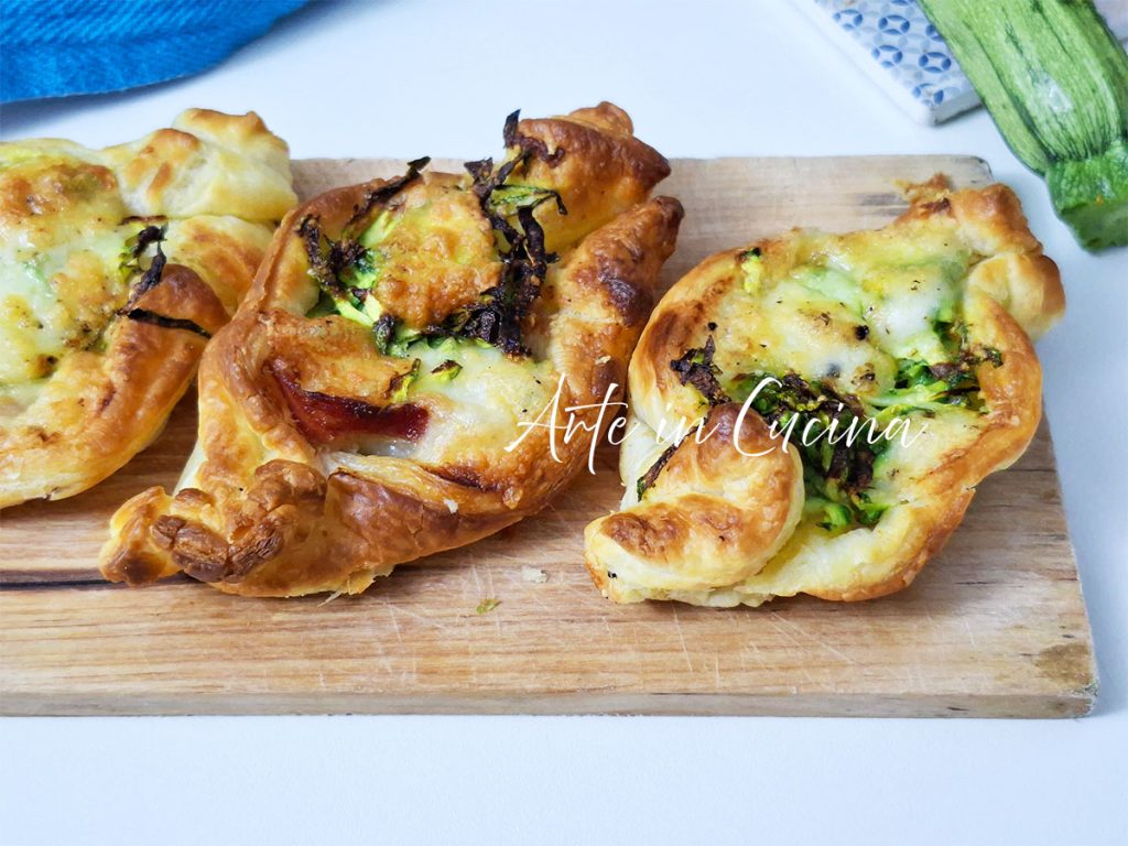 Barquitas de hojaldre con panceta y calabacines