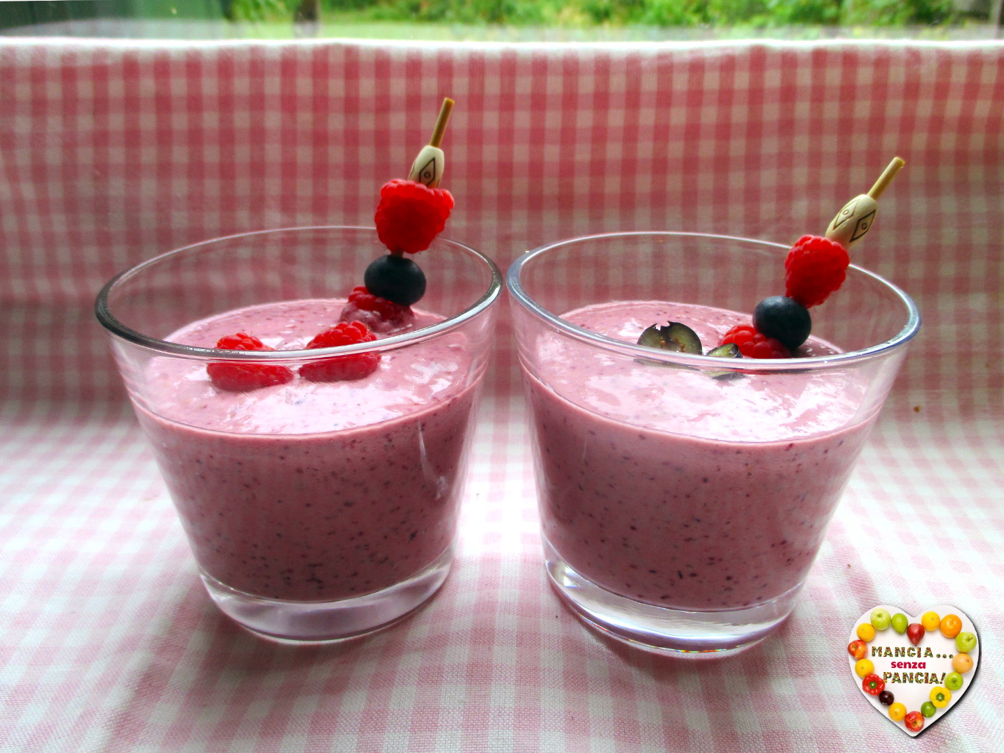 Batido de arándanos, frambuesas y semillas de chía