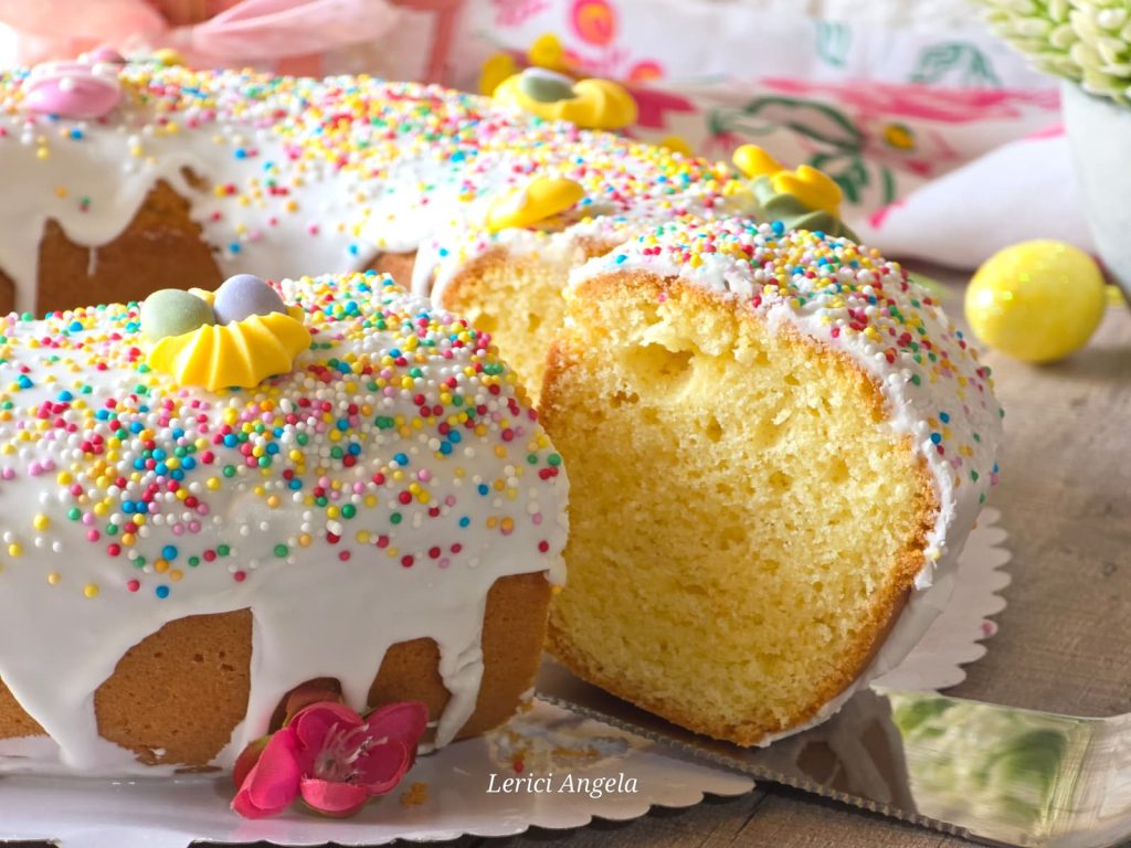Rosca de Pascua con glaseado blanco