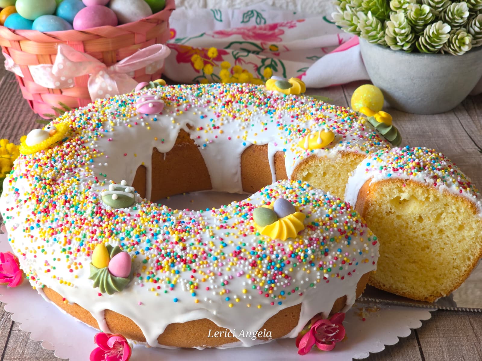 Rosca de Pascua con glaseado blanco