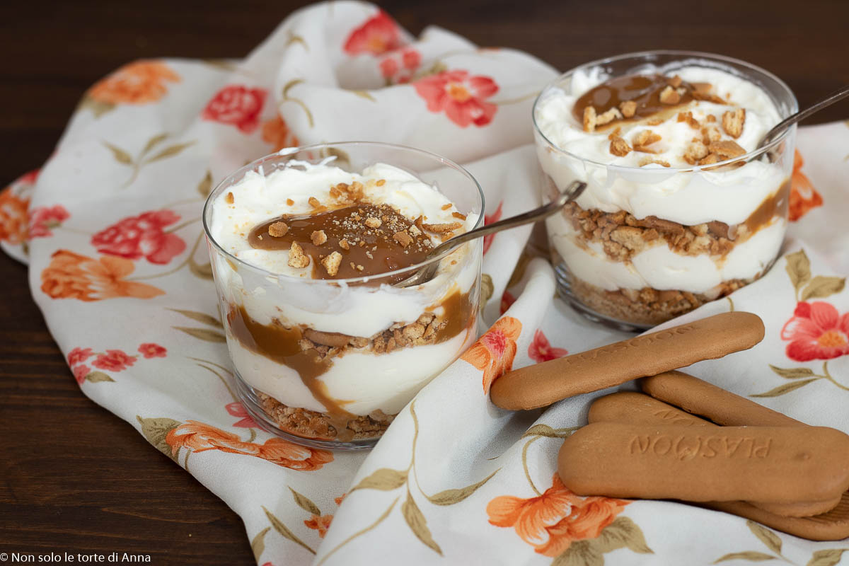 Copa de mascarpone y galletas
