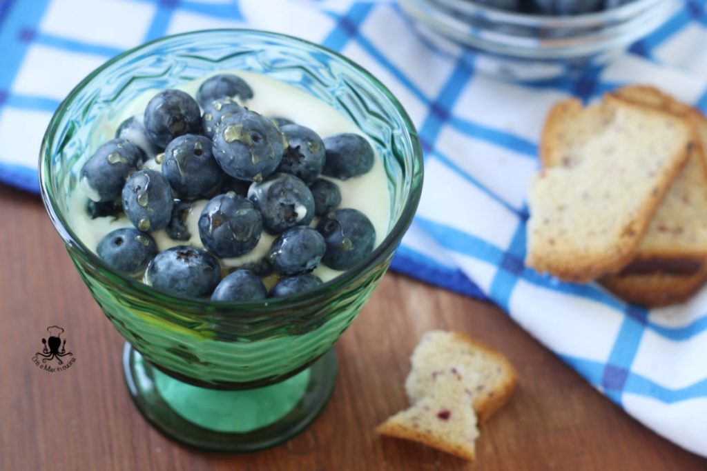 Copa de yogur y fruta lista en 5 minutos1
