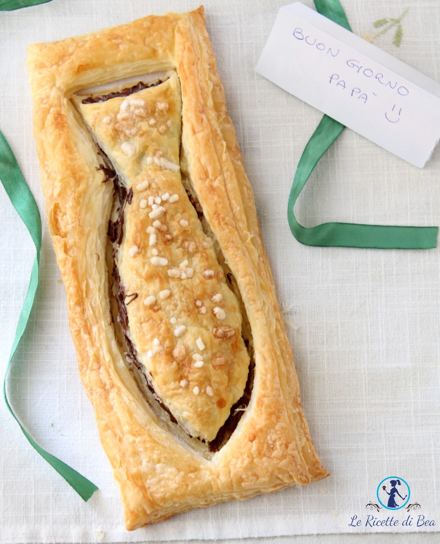 Corbata de hojaldre rellena de crema de avellanas