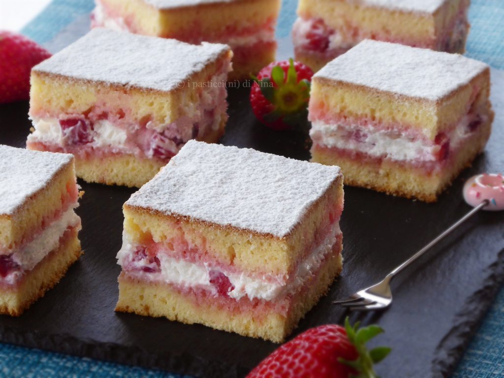 cuadraditos de yogur con nata y fresas pastelitos merenditas caseros de Nina
