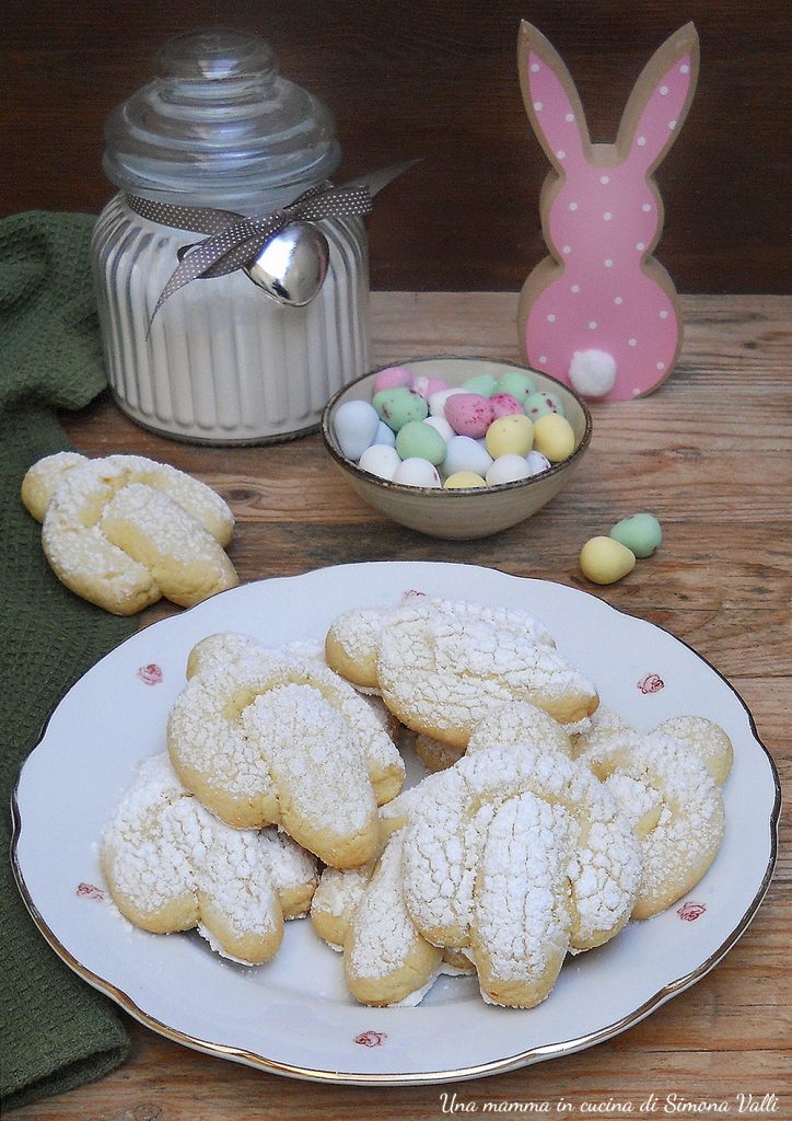 colombinas de Pascua de almendra vertical