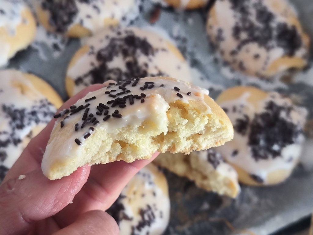 Interior suave de las galletas de leche