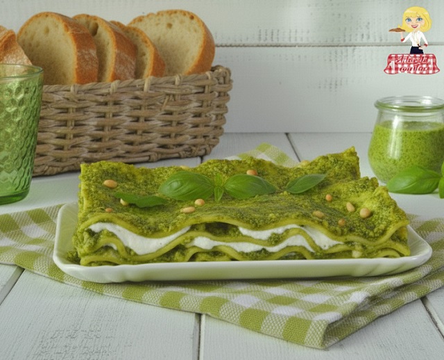 LASAÑAS CON PESTO Y STRACCHINO