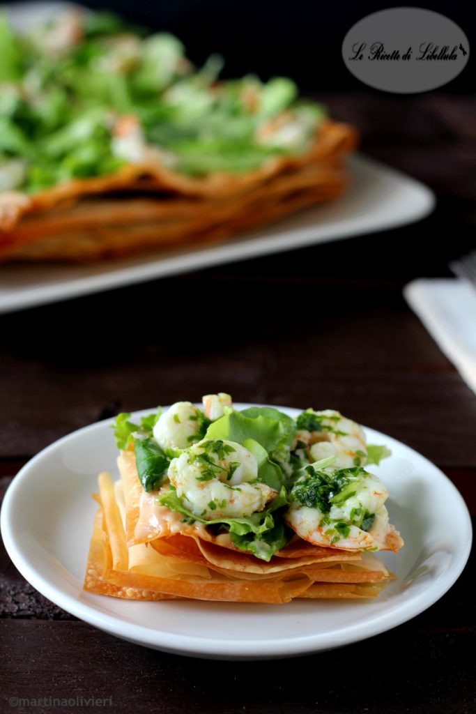 Masa filo con ensalada y gambas