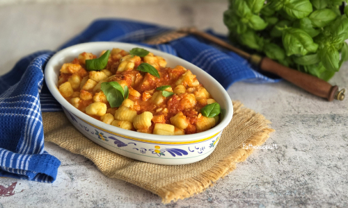 Ñoquis de patata con ragú de bacalao